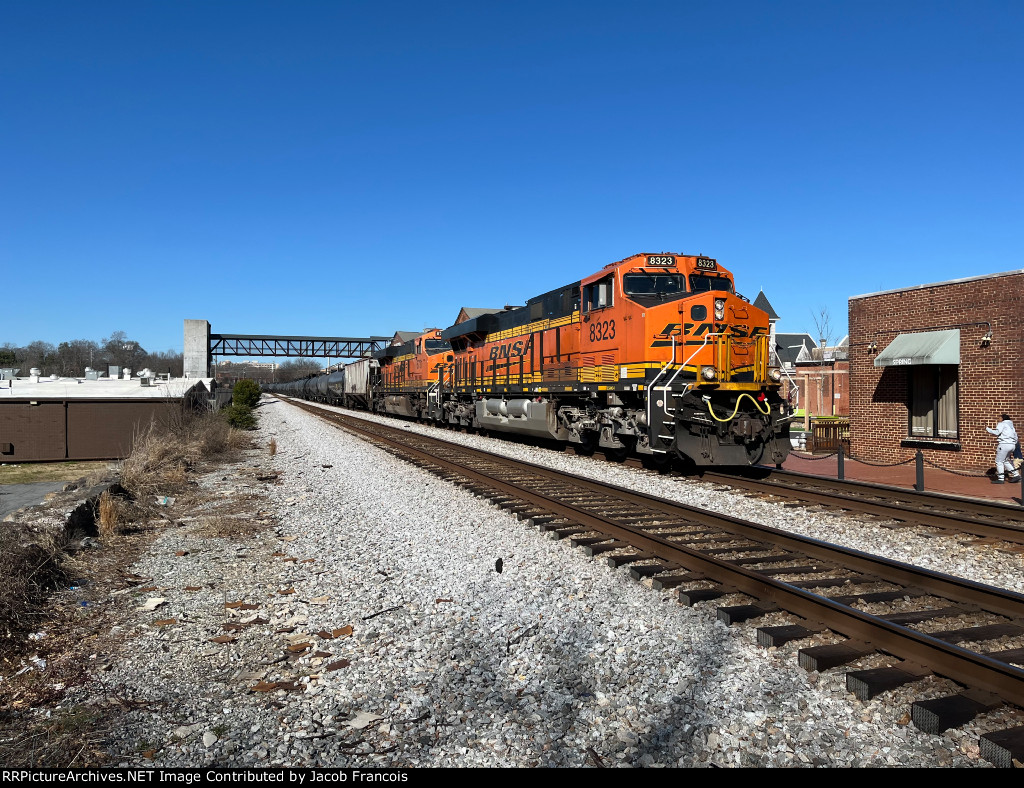 BNSF 8323